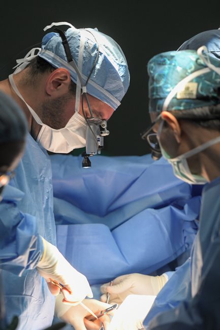 Dr. David Kalfa and the cardiovascular surgery team at Nicklaus Children’s Heart Institute performing Florida’s first staged cardiac septation procedure.
